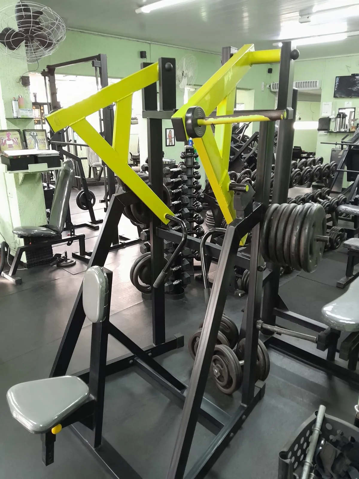 Aparelhos de musculação e suporte de halteres na Sport Total